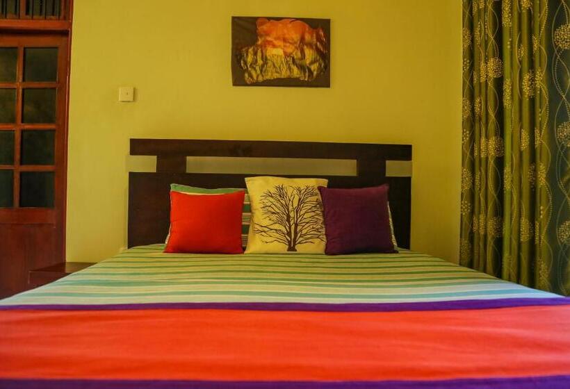 Номер Стандарт, Kandyan Hideout