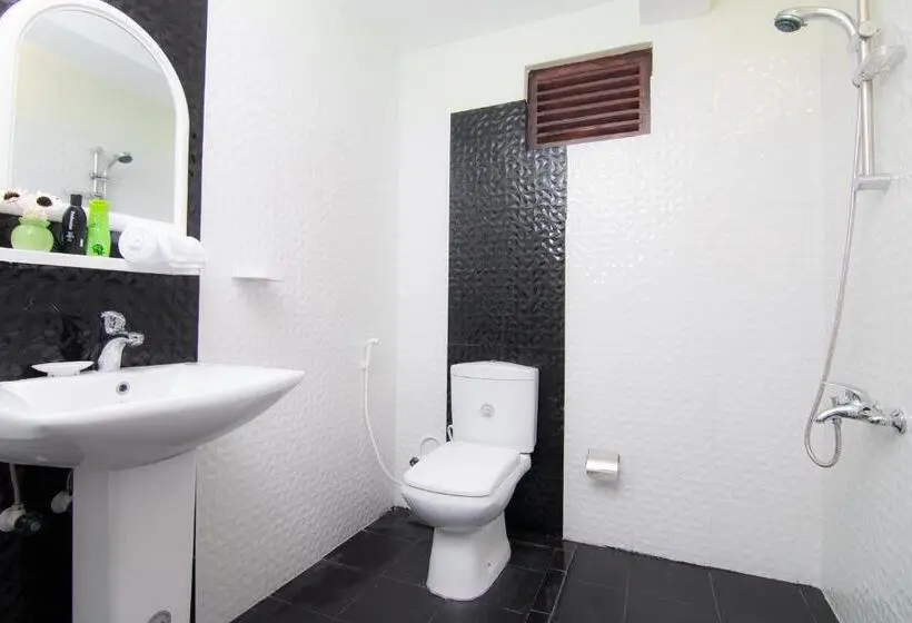 Economy Room, Kandyan Hideout