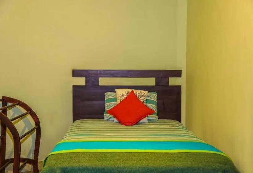 Economy Room, Kandyan Hideout