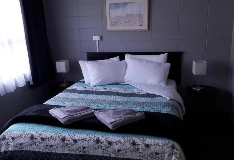 Perhehuone, Tarawera River Lodge Motel