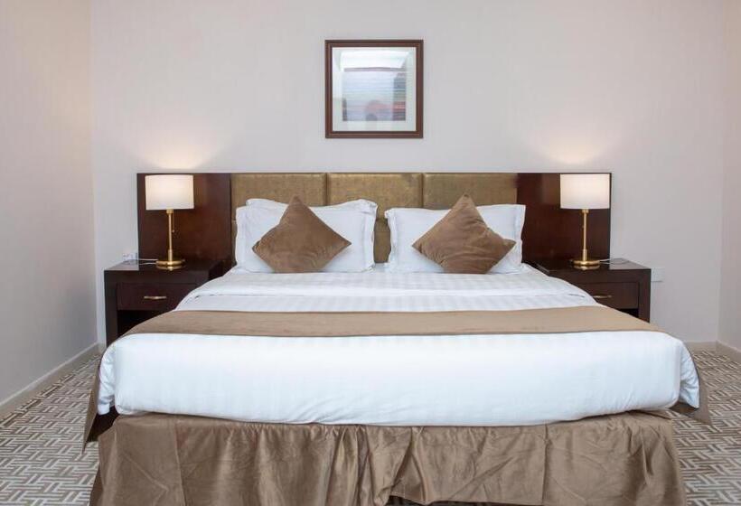 3 Bedroom Suite, ضيافة القرية الثلاثية شقق مخدومة Aldyafa