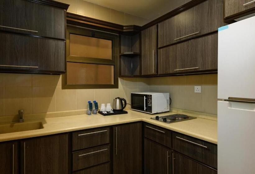 3 Bedroom Suite, ضيافة القرية الثلاثية شقق مخدومة Aldyafa