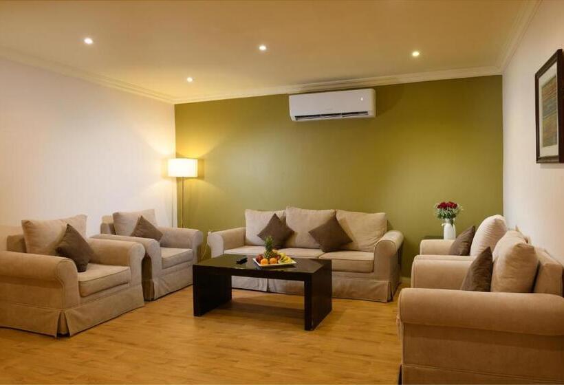 3 Bedroom Suite, ضيافة القرية الثلاثية شقق مخدومة Aldyafa