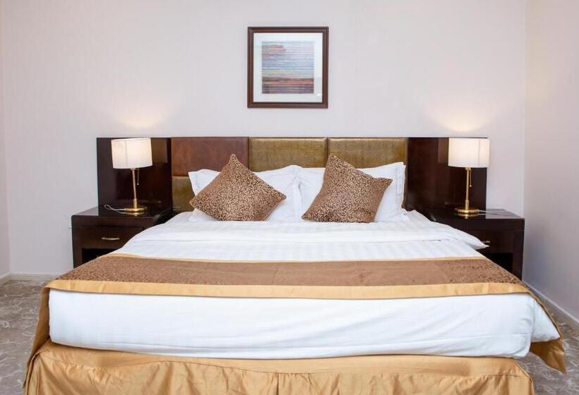 3 Bedroom Suite, ضيافة القرية الثلاثية شقق مخدومة Aldyafa