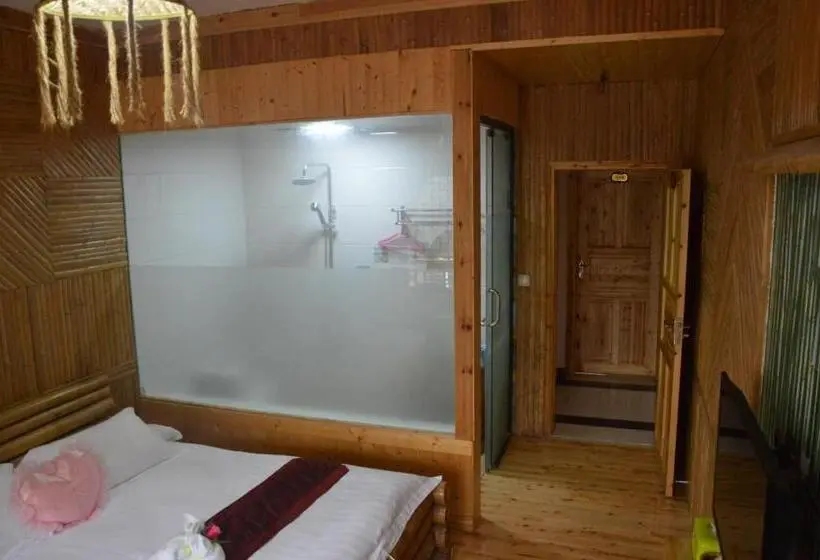 Comfort room with balcony, Yangjiajie Inn