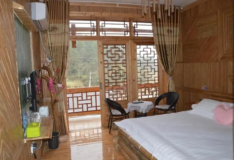 Comfort room with balcony, Yangjiajie Inn