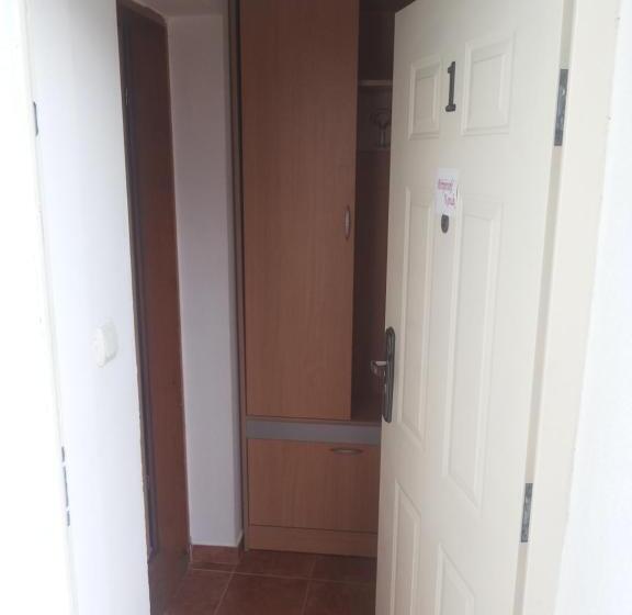 استودیو خانوادگی, Guest House Mirijevski Konak