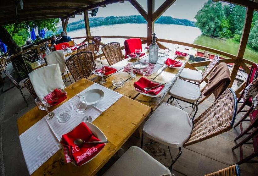 اتاق کلاسیک چهارنفره, Guest House Pikec