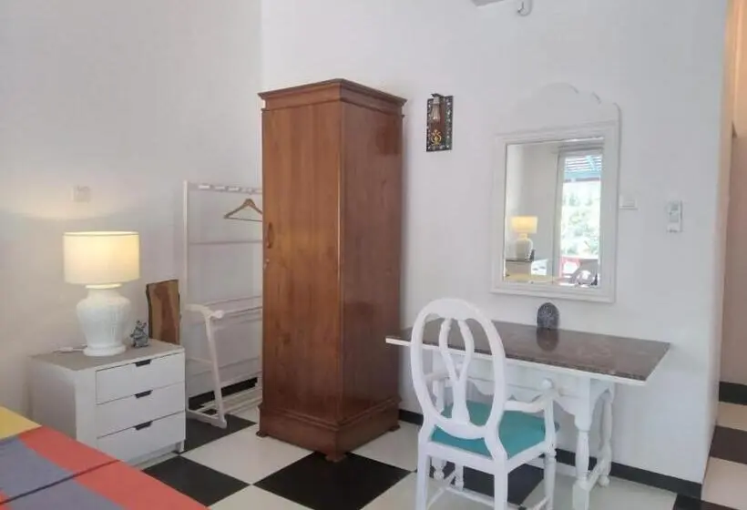 Deluxe-studio, Style Villa