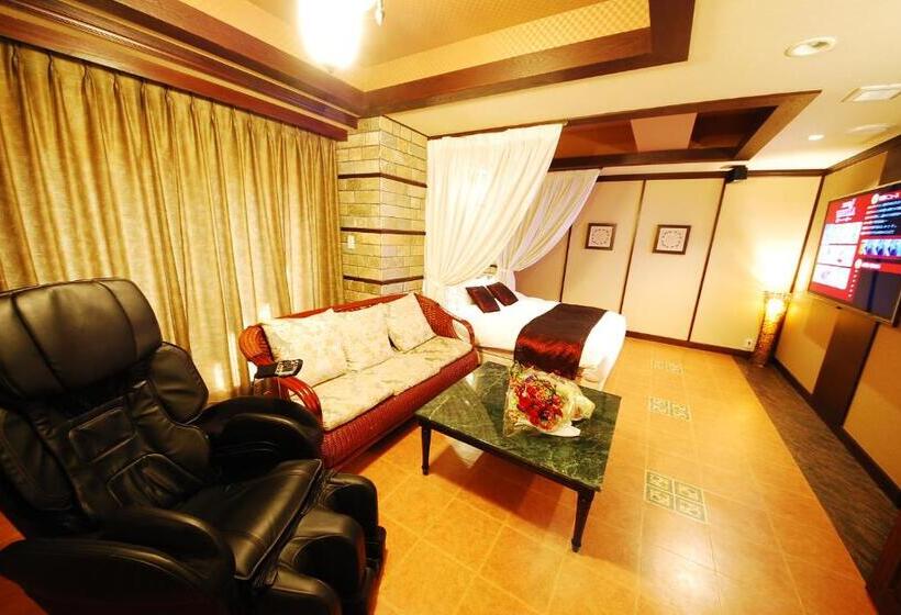 جناح ديلوكس, Vanilla Komaki