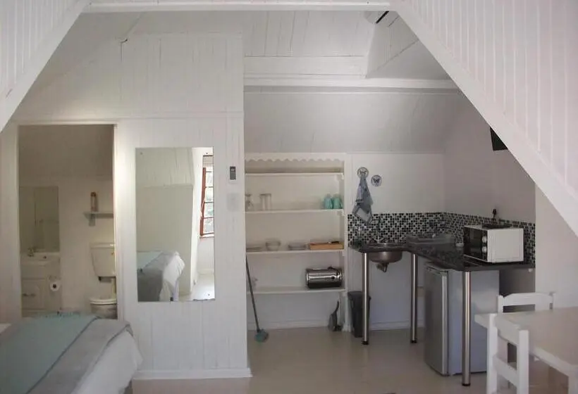 اتاق لوکس با چشمانداز استخر, Guest House Ascot Place