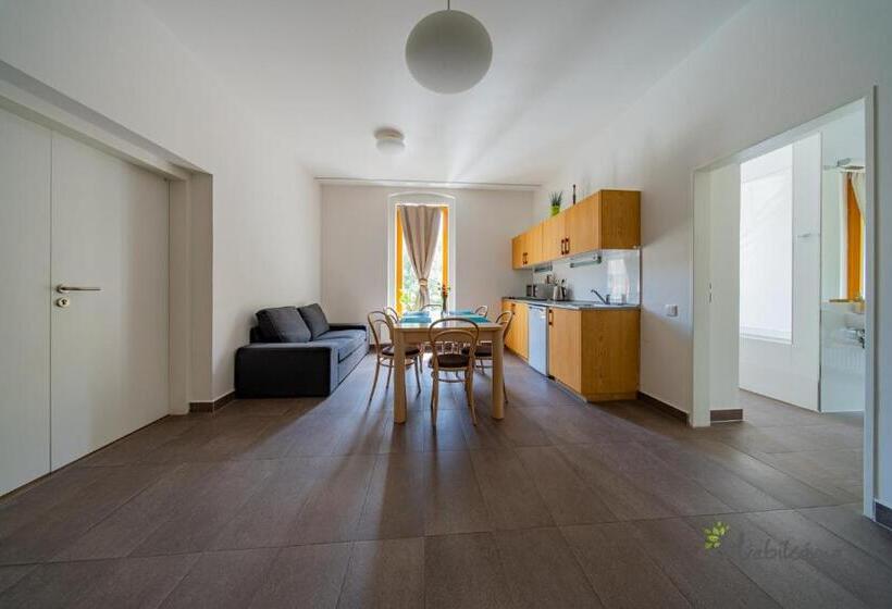 سوییت, Restaurace A Pension Hřebíkárna