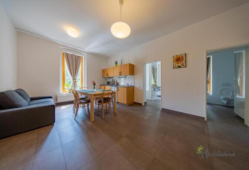 سوییت, Restaurace A Pension Hřebíkárna