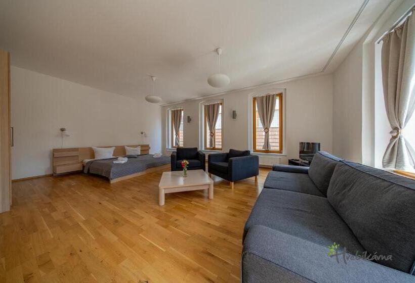 سوییت, Restaurace A Pension Hřebíkárna