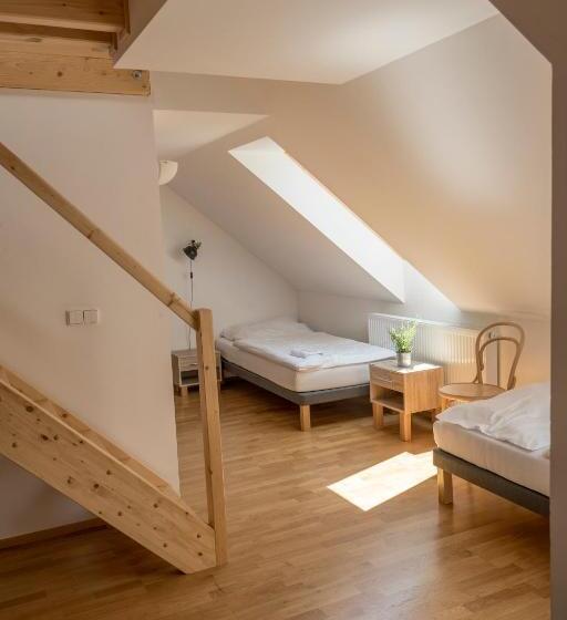 اتاق خانوادگی با سرویس بهداشتی مشترک, Restaurace A Pension Hřebíkárna