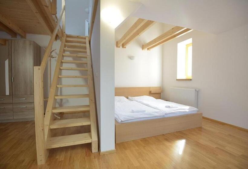 اتاق خانوادگی با سرویس بهداشتی مشترک, Restaurace A Pension Hřebíkárna