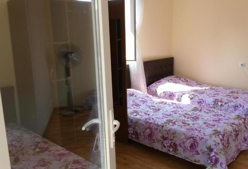 اتاق ساده سه نفره, Guest House 118 In Kvariati