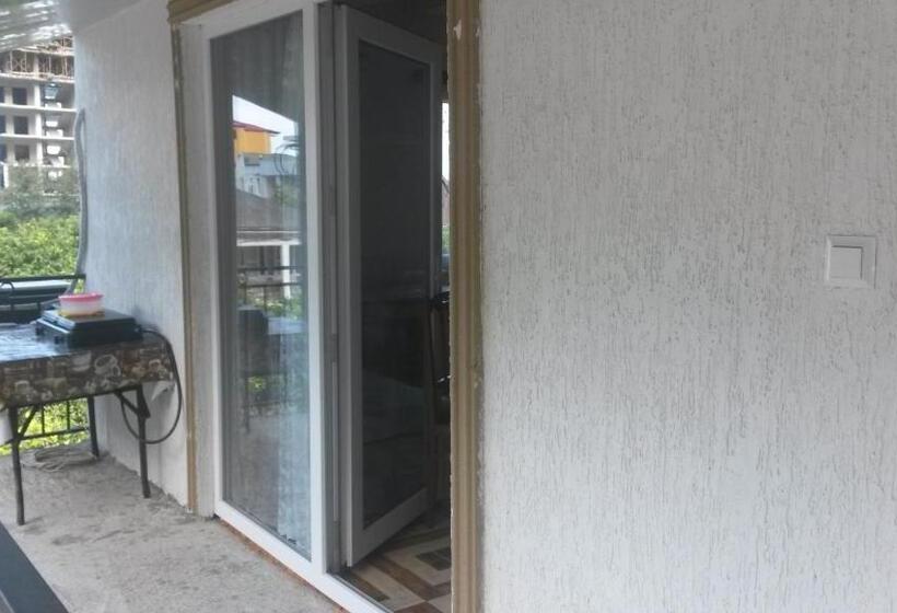 اتاق راحتی سه تخته, Guest House 118 In Kvariati