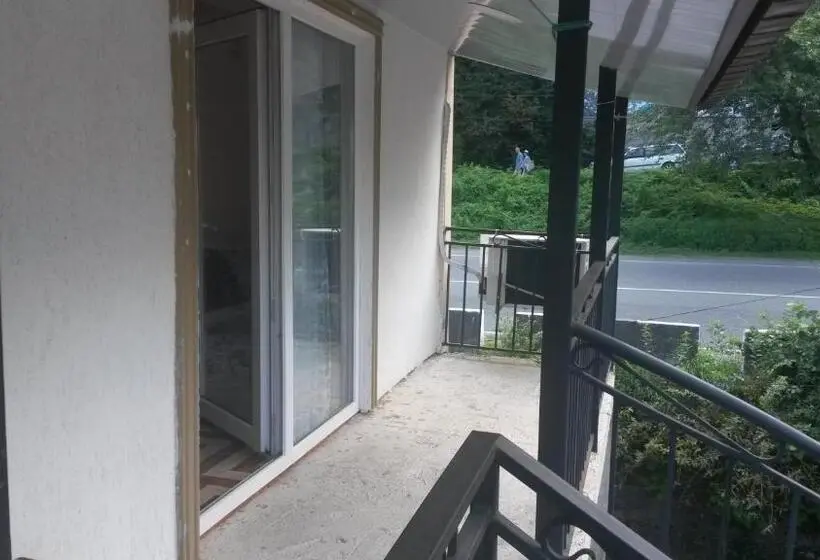 اتاق راحتی سه تخته, Guest House 118 In Kvariati