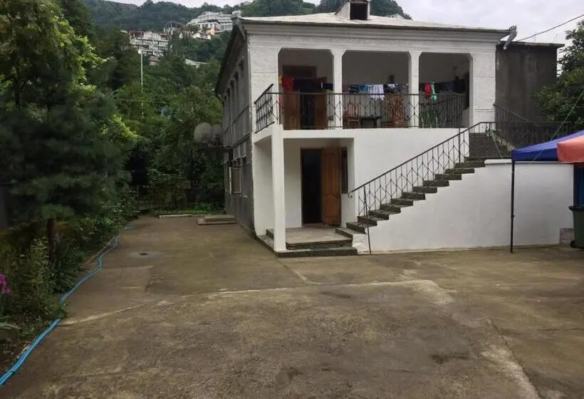 اتاق خانوادگی, Guest House 118 In Kvariati