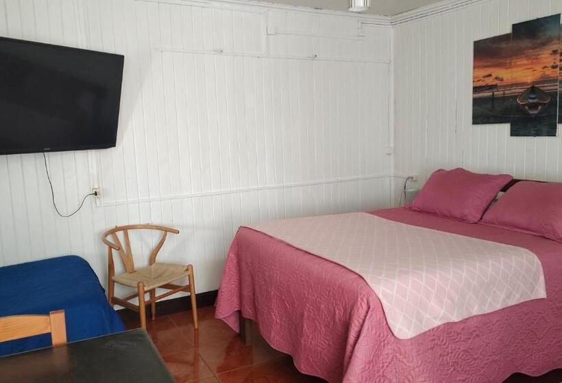 اتاق استاندارد چهار تخته, Hostal Valdivia