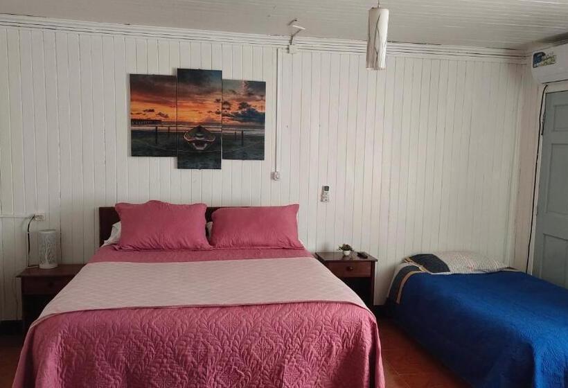 اتاق استاندارد چهار تخته, Hostal Valdivia