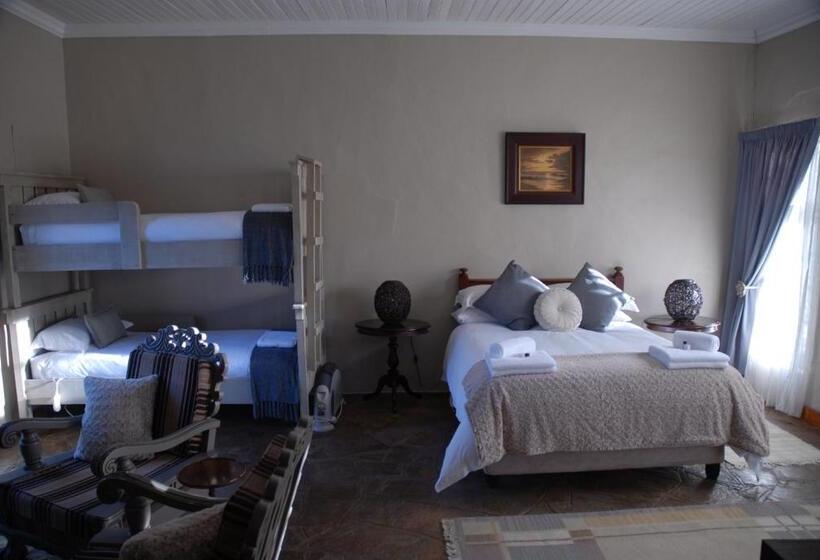 סוויטה משפחתית, Moonlight Manor