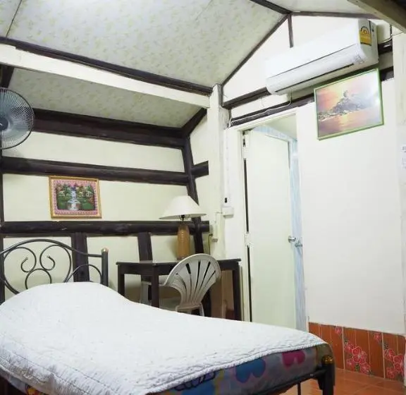 اتاق کلاسیک سه تخته, Three J Guesthouse