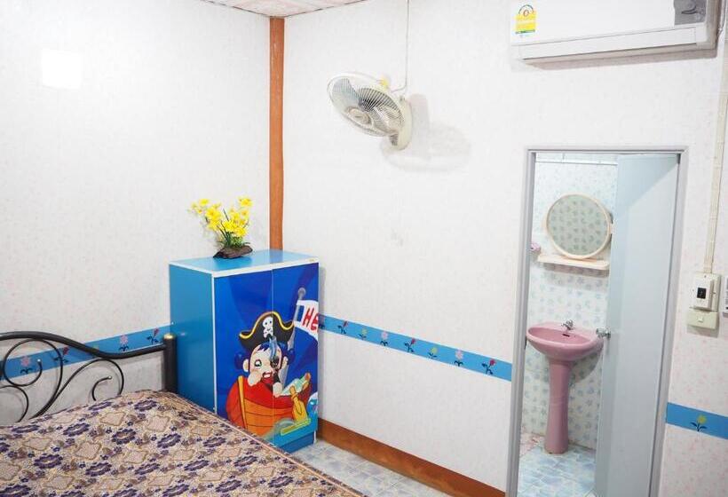 בונגלו משפחתי, Three J Guesthouse