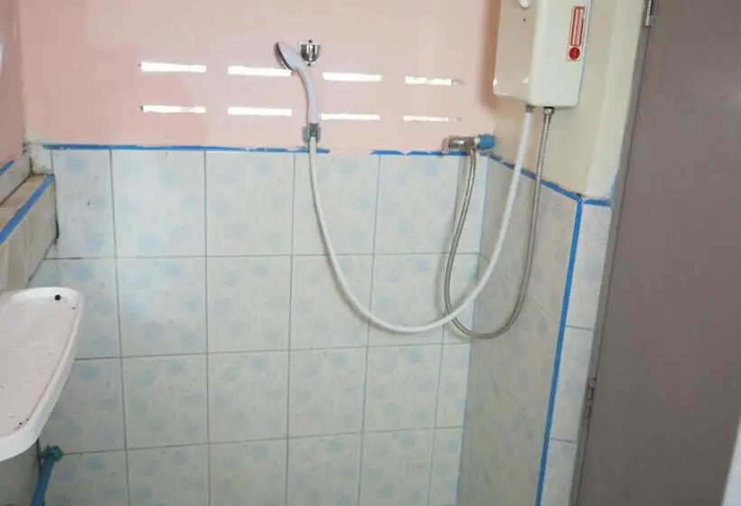 بانگلوی استاندارد, Three J Guesthouse