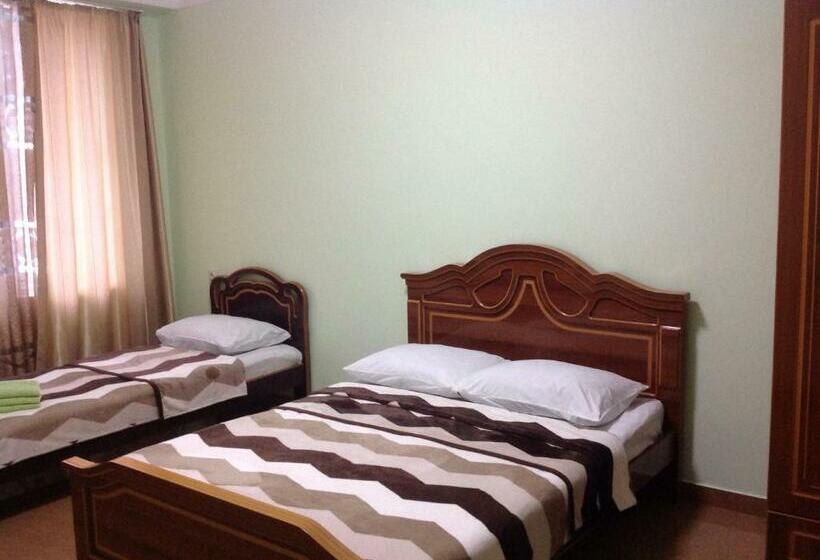 اتاق خانوادگی, Chito Gvrito