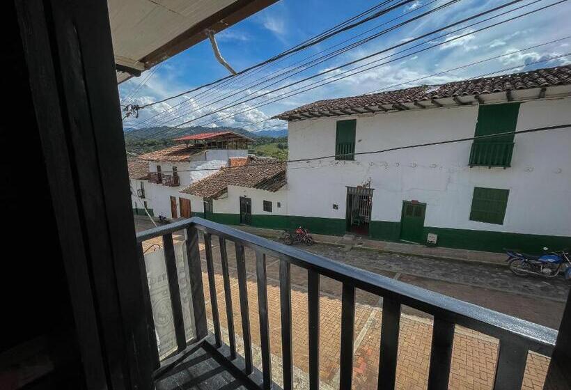 سرير فى غرفة مشتركه, Hostal Bambu