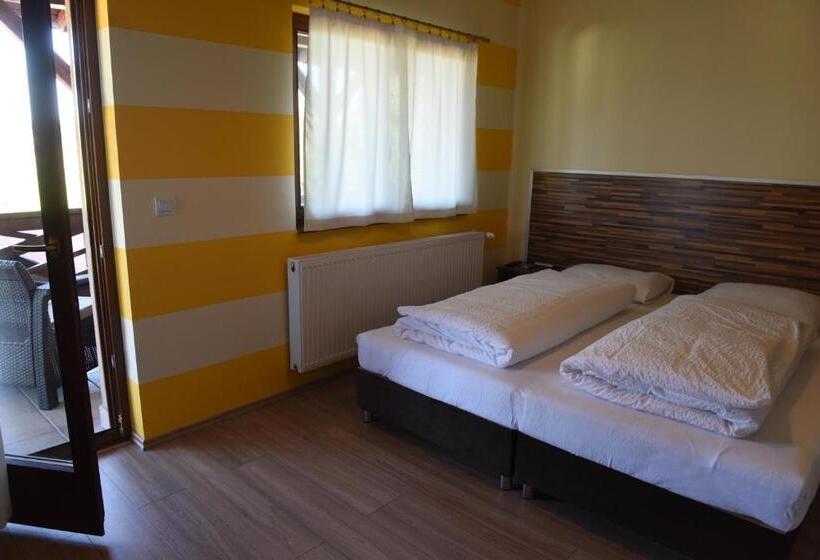 标准间, Aquarium Panzió