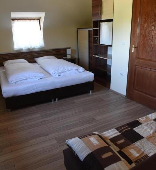 标准间, Aquarium Panzió