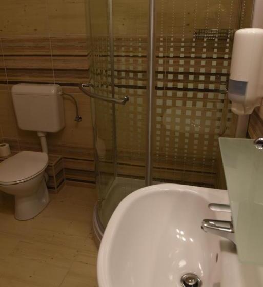 四人标准间, Aquarium Panzió