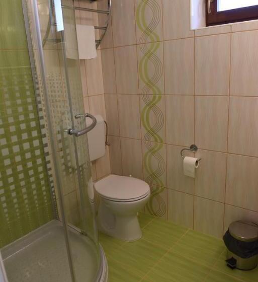 家庭工作室, Aquarium Panzió