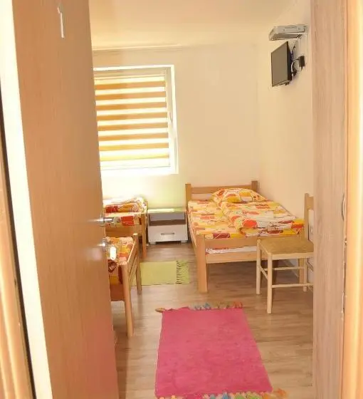 اتاق استاندارد سه نفره, Apartments & Rooms Bojic