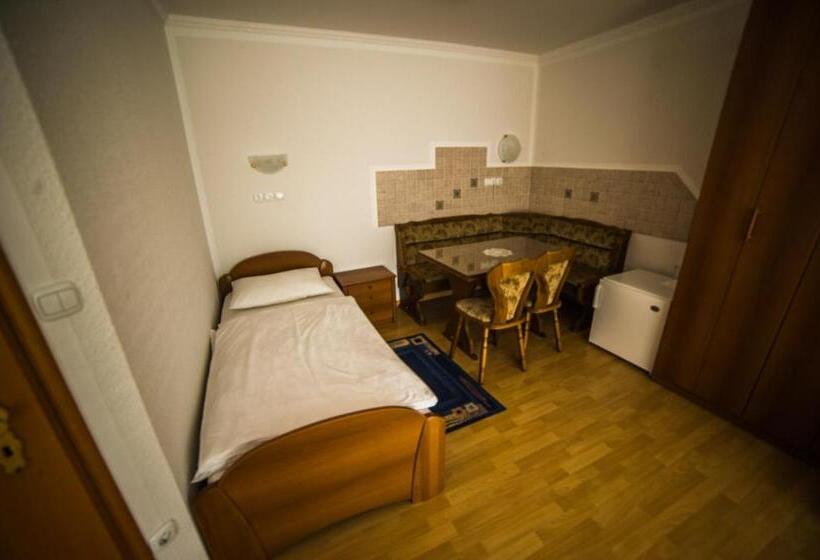 اتاق خانوادگی, Gostišče Pri Dveh Petelinih