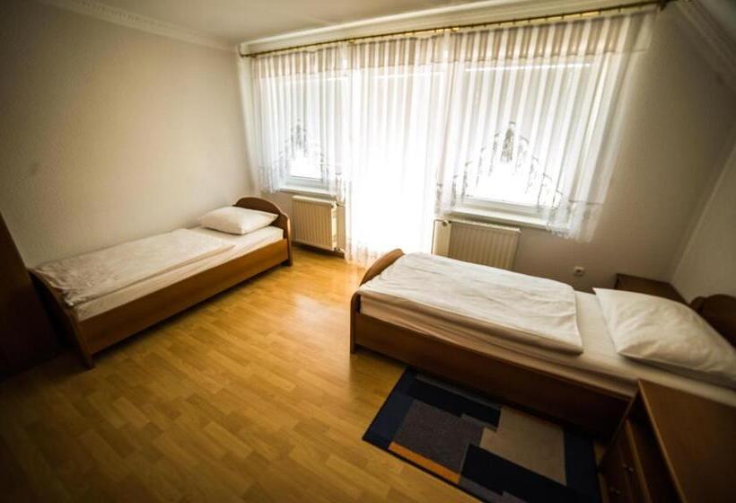 اتاق خانوادگی, Gostišče Pri Dveh Petelinih