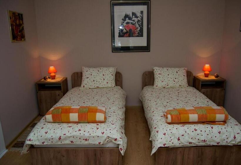 آپارتمان 2 خوابه, Guest House A'storia