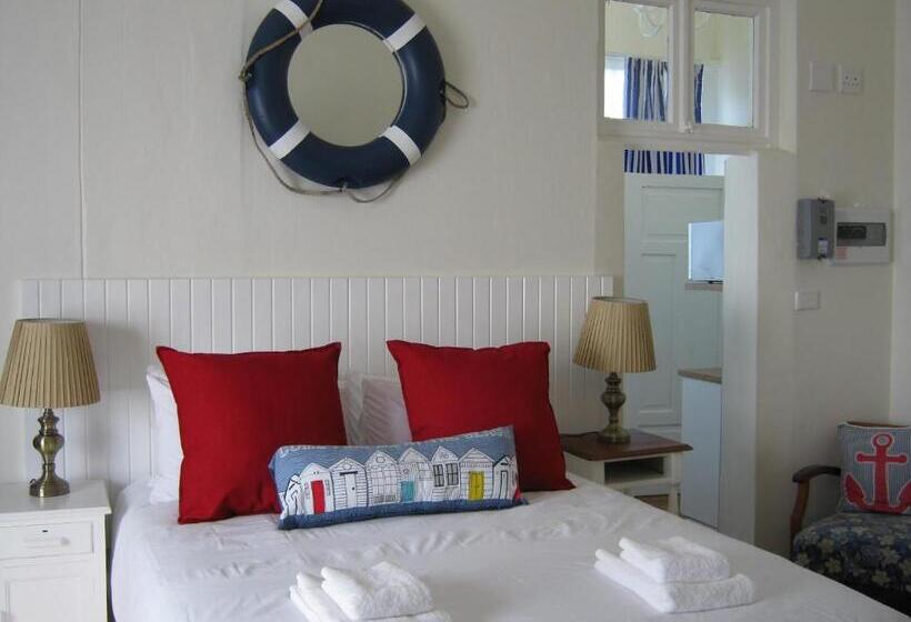 اتاق خانوادگی با چشم‌انداز جانبی دریا, Jetty Selfcatering