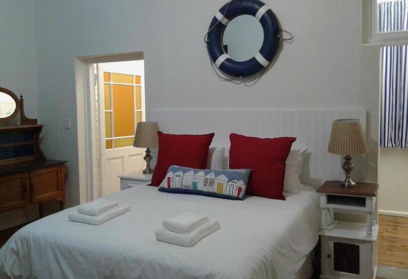 اتاق خانوادگی با چشم‌انداز جانبی دریا, Jetty Selfcatering