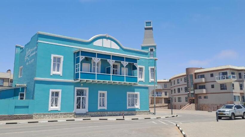 اتاق خانوادگی با چشم‌انداز دریا, Jetty Selfcatering