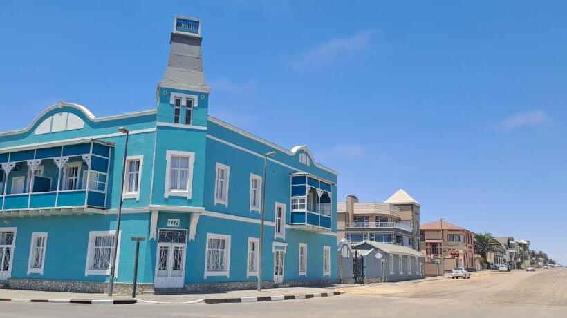 اتاق خانوادگی با چشم‌انداز دریا, Jetty Selfcatering