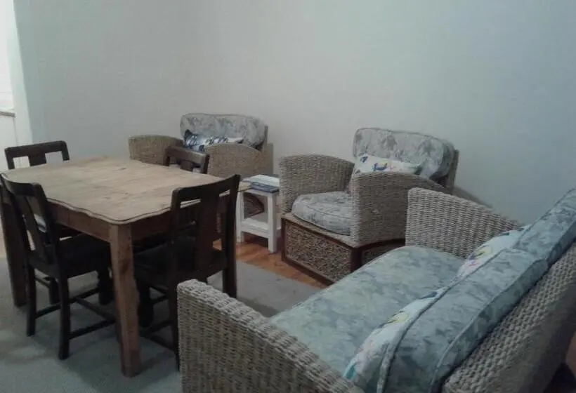 اتاق خانوادگی با چشم‌انداز دریا, Jetty Selfcatering
