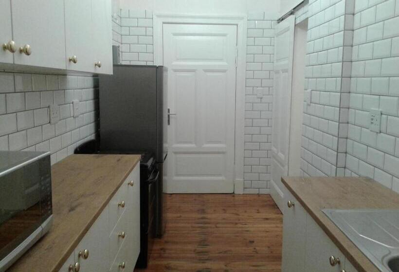 اتاق خانوادگی با چشم‌انداز دریا, Jetty Selfcatering