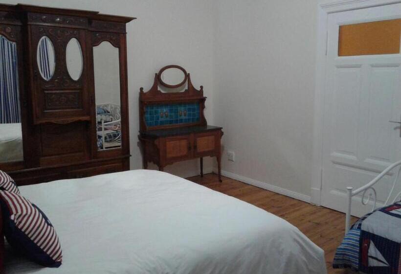 اتاق خانوادگی با چشم‌انداز دریا, Jetty Selfcatering