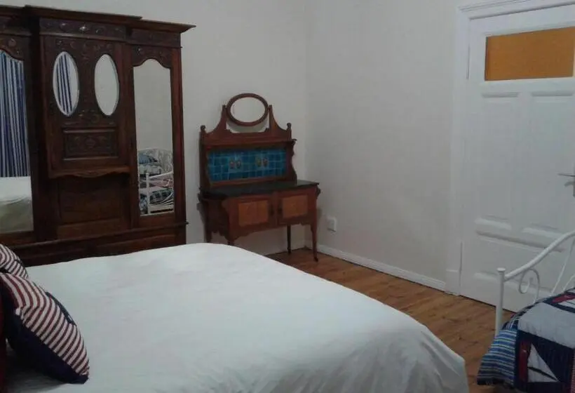 اتاق خانوادگی با چشم‌انداز دریا, Jetty Selfcatering