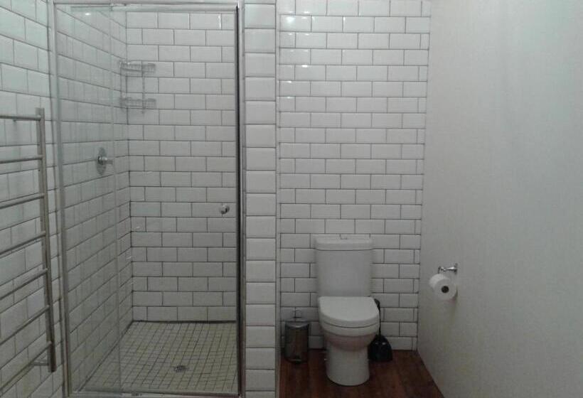 اتاق خانوادگی با چشم‌انداز دریا, Jetty Selfcatering