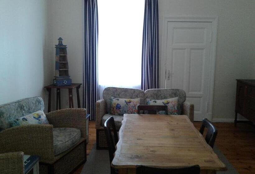 اتاق خانوادگی با چشم‌انداز دریا, Jetty Selfcatering